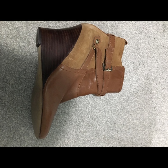Tommy Hilfiger Wedge Heel Ankle Boot Size 7.5 - Picture 3 of 4